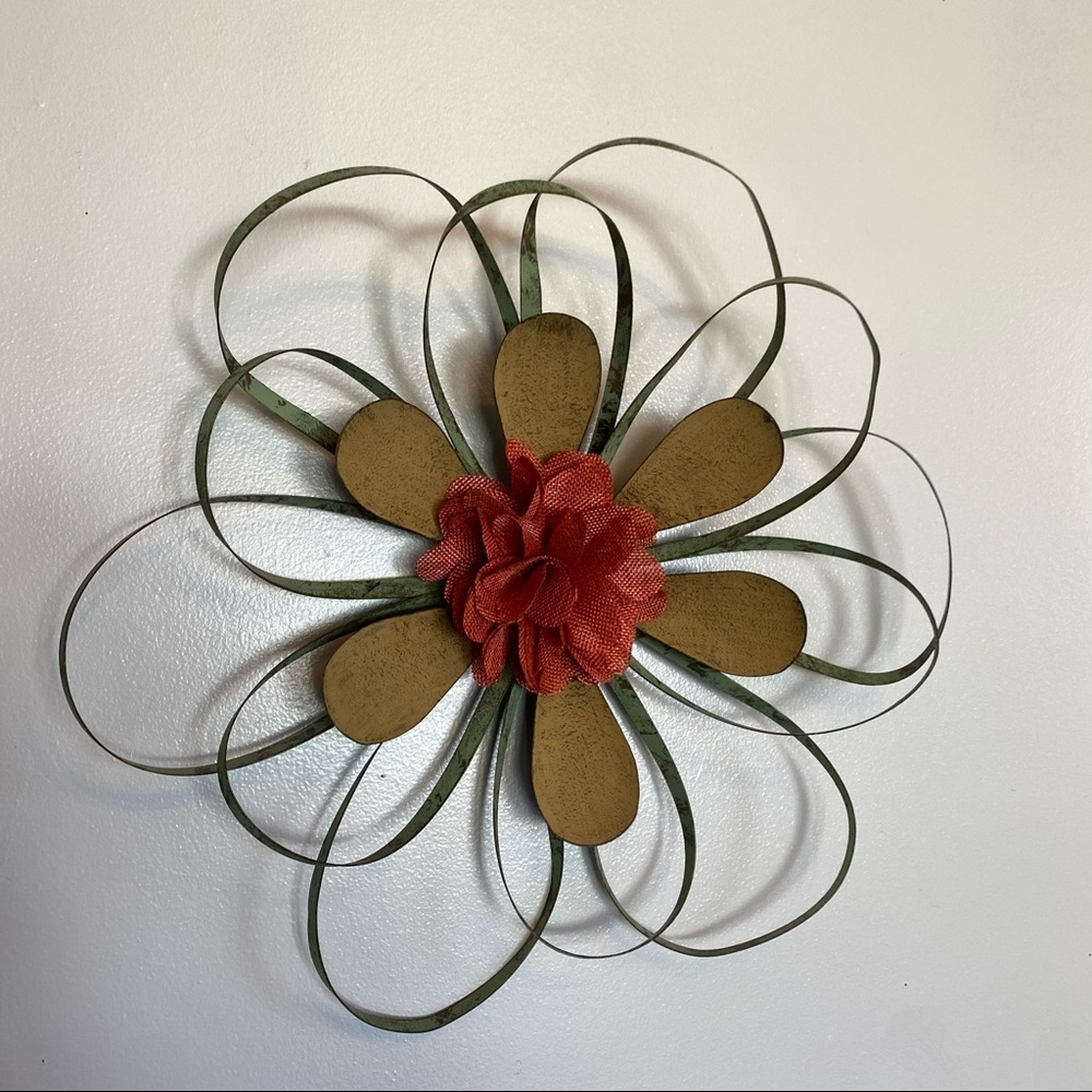 METAL FLORAL  WALL DECOR 🌸